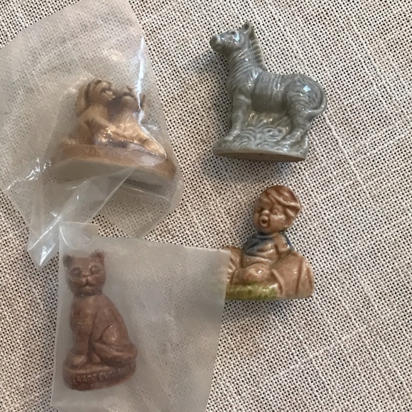 RED ROSE TEA NURSERY RHYME FIGURES WADE Vintage Ceramic Animal Figurines - Picture 1 of 5